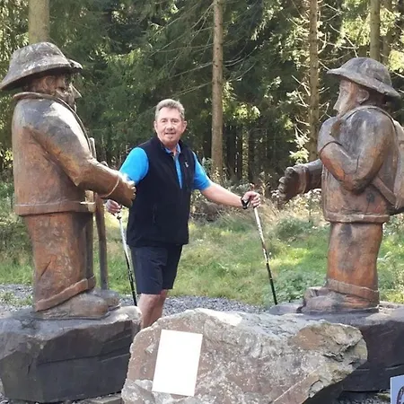 別荘 Modern Retreat By The *